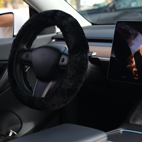 Natural Automotive Classic Sheepskin Steering Wheel Cover | 1-Piece | Black - Picture 1 of 3